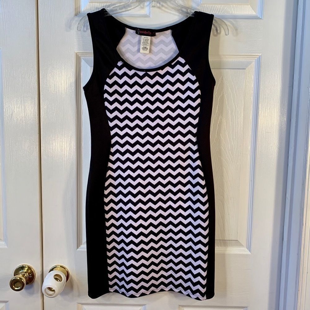 BLACK AND WHITE STRETCH DRESS BY ANNABELLE SIZE S